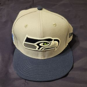 SIZE 7 3/8. NEW ERA SEATTLE SEAHAWKS FITTED HAT.